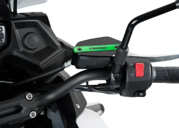 Cache maître-cylindre de liquide de frein avant